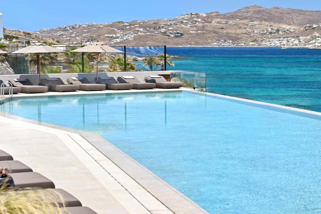 Aeonic Suites and Spa hotel for adults